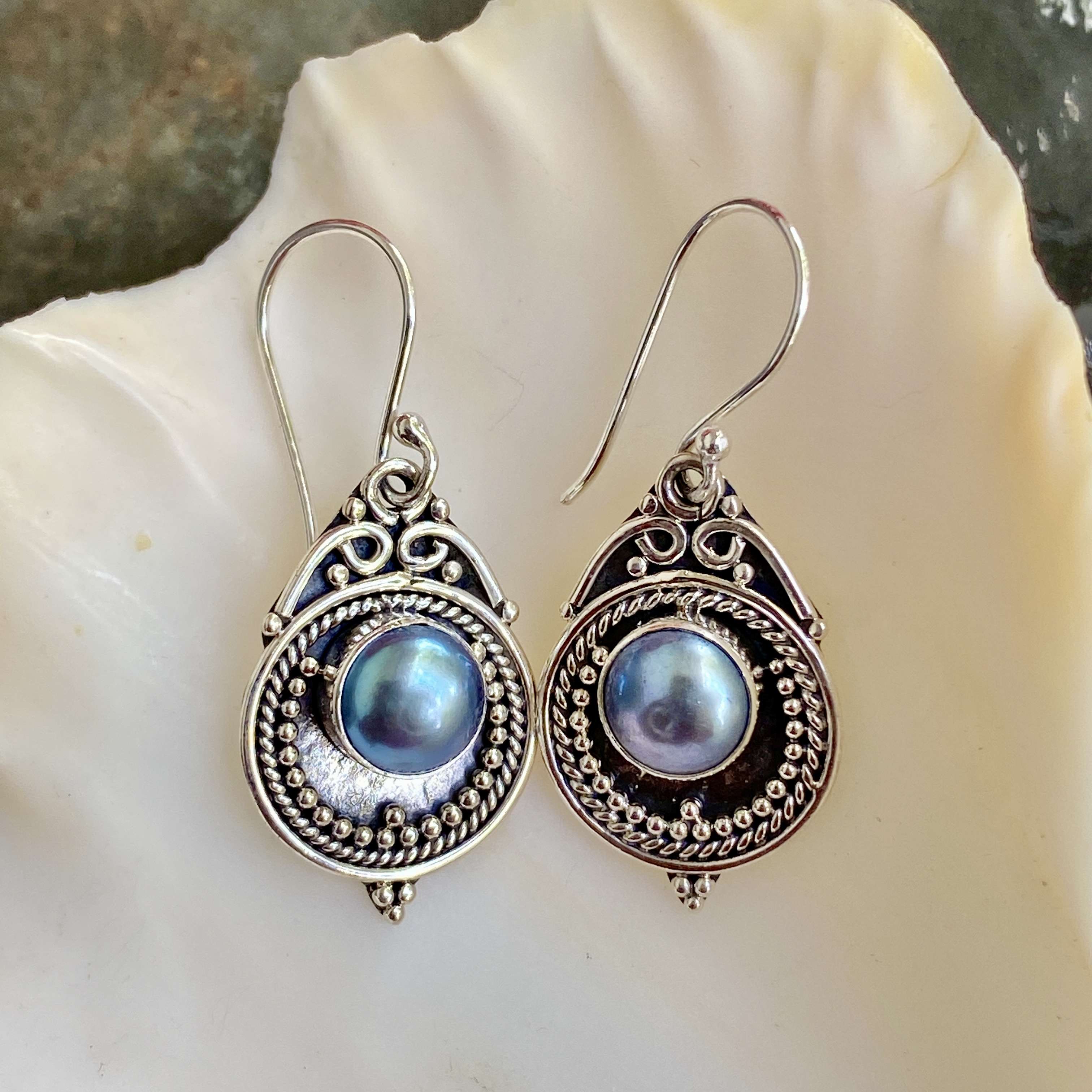 (HANDMADE 925 BALI STERLING SILVER EARRINGS WITH BLUE MABE PEARL)